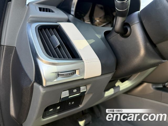 Jaguar E-PACE 2019 — photo 12