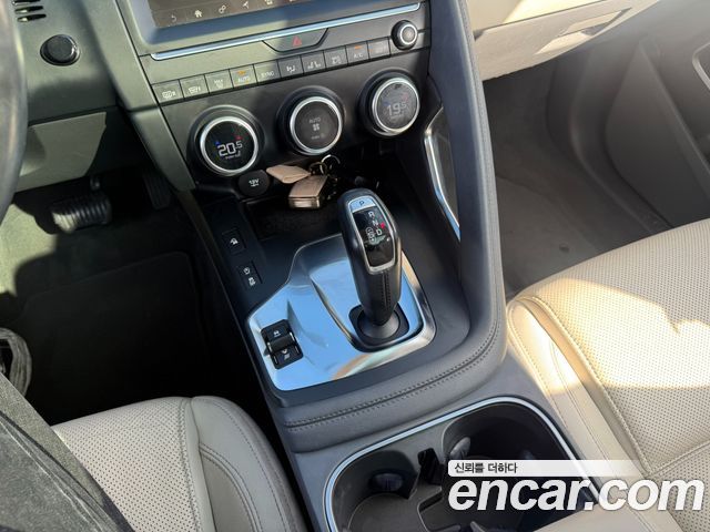Jaguar E-PACE 2019 — photo 14