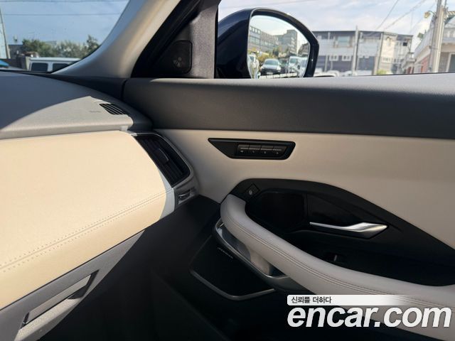 Jaguar E-PACE 2019 — photo 16