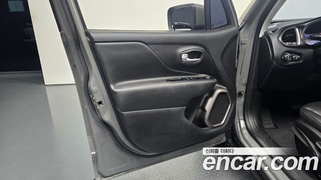 Jeep Renegade 2020 — photo 14