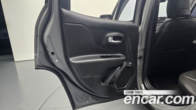 Jeep Renegade 2020 — photo 15