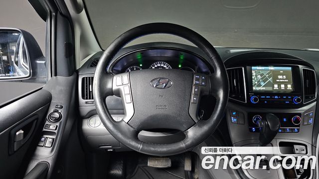 Hyundai Starex 2019 — photo 18