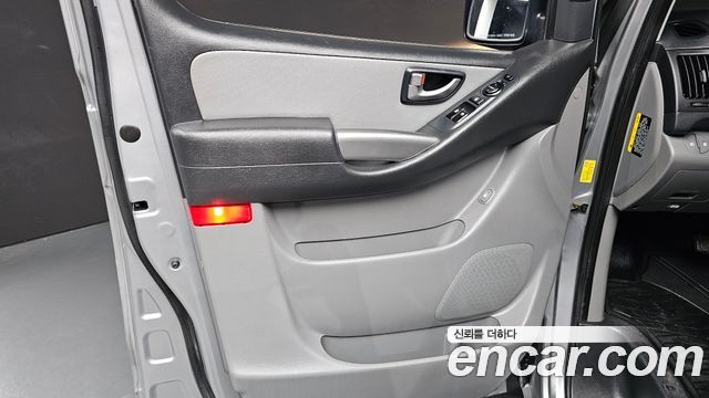 Hyundai Starex 2019 — photo 15