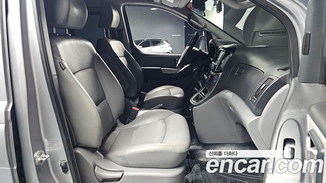 Hyundai Starex 2019 — photo 16