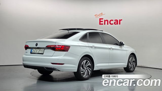 Volkswagen Jetta 2021 — photo 2