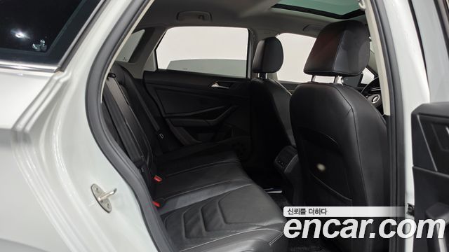 Volkswagen Jetta 2021 — photo 17