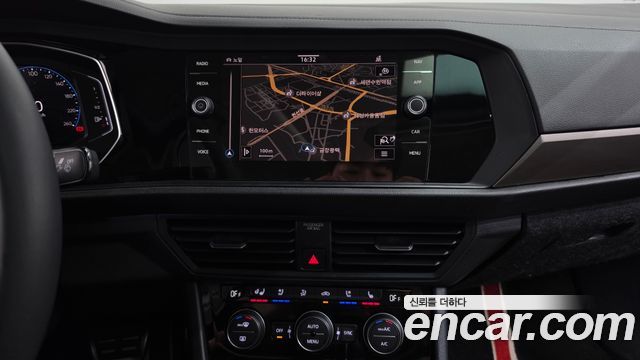 Volkswagen Jetta 2021 — photo 18