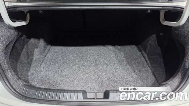 Volkswagen Jetta 2021 — photo 25