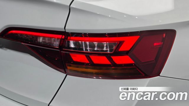 Volkswagen Jetta 2021 — photo 9