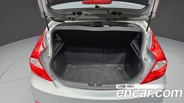 Hyundai Accent 2017 — photo 30