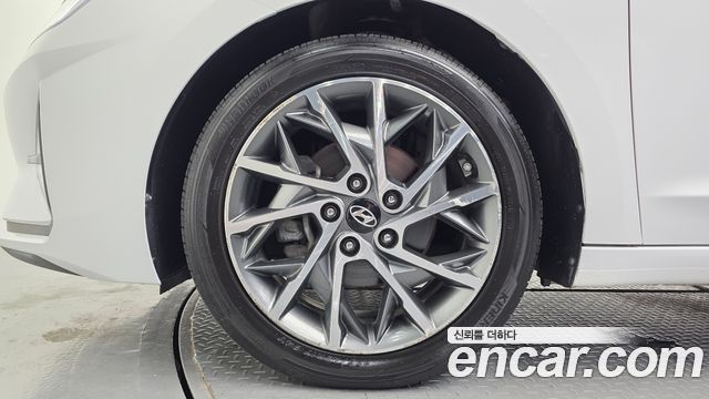 Hyundai AVANTE 2019 — photo 5