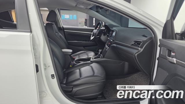Hyundai AVANTE 2019 — photo 11