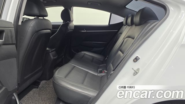 Hyundai AVANTE 2019 — photo 12