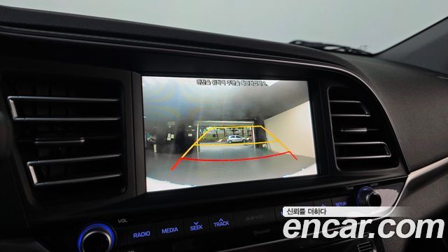Hyundai AVANTE 2019 — photo 16