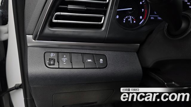 Hyundai AVANTE 2019 — photo 19