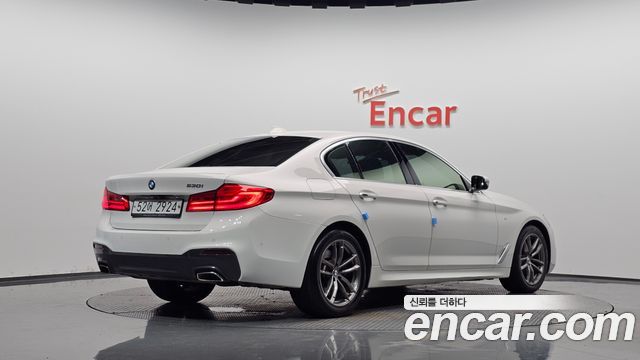 BMW 5-Series 2018 — photo 2