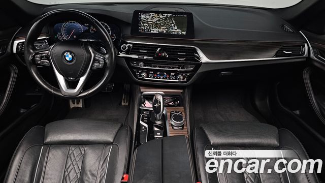 BMW 5-Series 2018 — photo 10