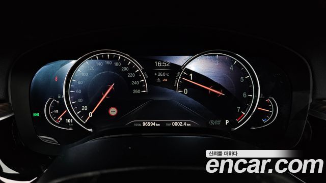 BMW 5-Series 2018 — photo 11