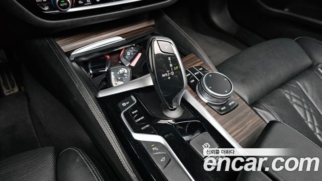 BMW 5-Series 2018 — photo 12