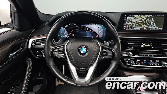 BMW 5-Series 2018 — photo 19