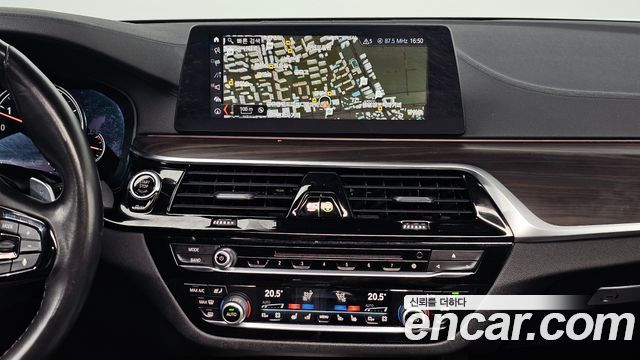 BMW 5-Series 2018 — photo 24