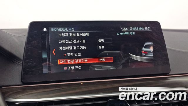 BMW 5-Series 2018 — photo 25