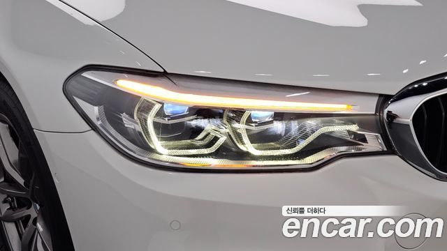 BMW 5-Series 2018 — photo 8