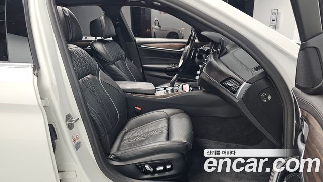 BMW 5-Series 2018 — photo 16