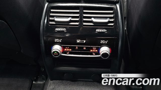 BMW 5-Series 2018 — photo 28