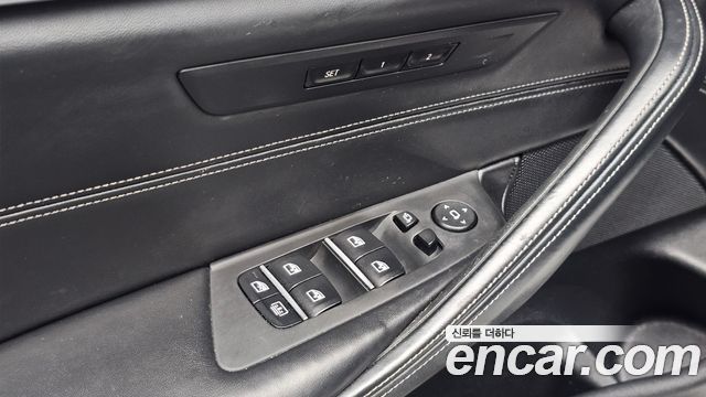 BMW 5-Series 2018 — photo 29