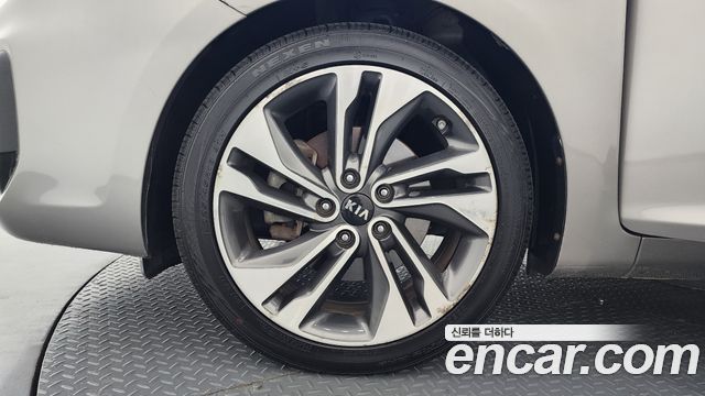 Kia Carens 2018 — photo 5