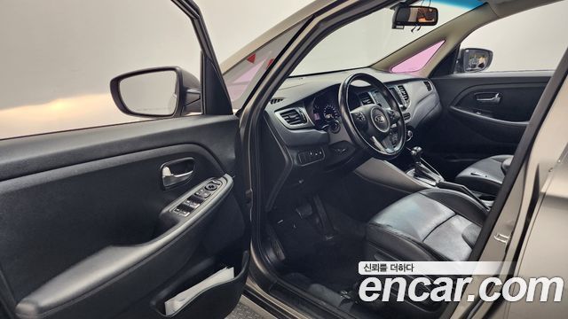 Kia Carens 2018 — photo 13