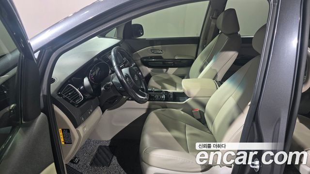 Kia Canival 2016 — photo 10