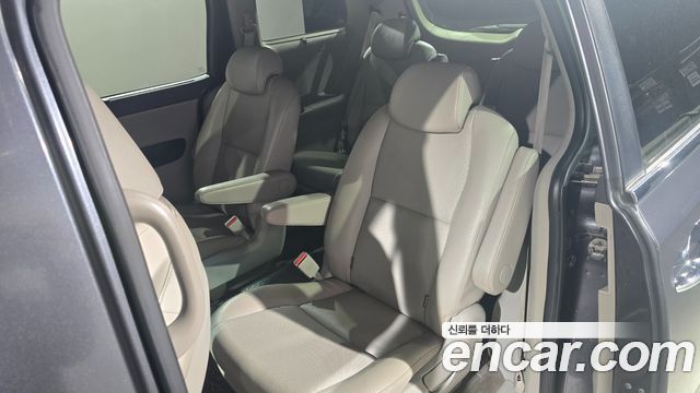 Kia Canival 2016 — photo 11