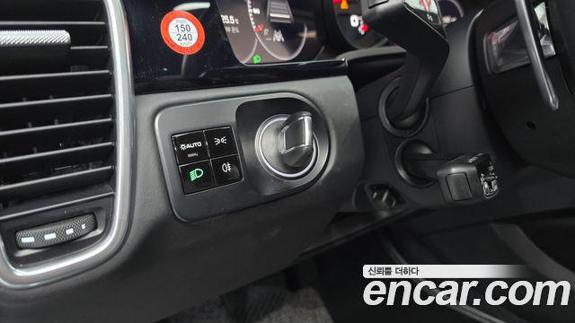 Porsche Cayenne 2020 — photo 15