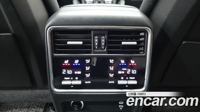 Porsche Cayenne 2020 — photo 17