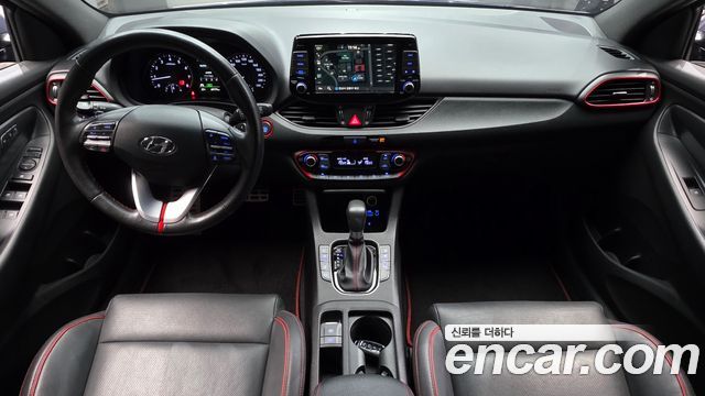 Hyundai i30 2018 — photo 10