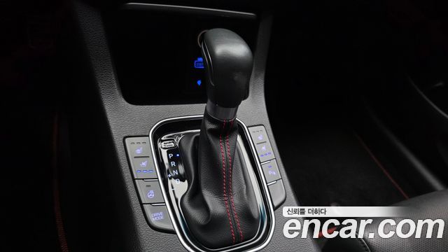 Hyundai i30 2018 — photo 12