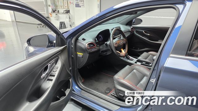 Hyundai i30 2018 — photo 13
