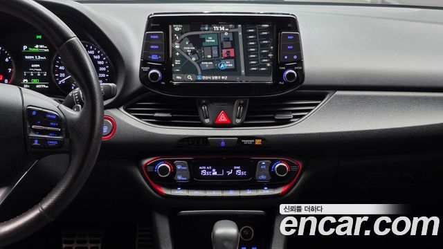 Hyundai i30 2018 — photo 20