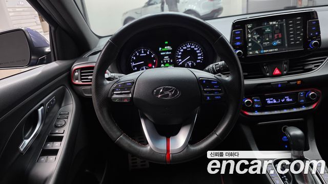 Hyundai i30 2018 — photo 21