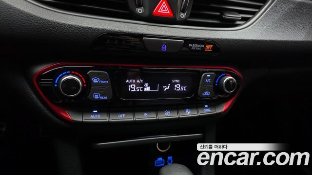 Hyundai i30 2018 — photo 25