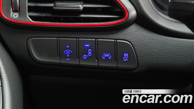 Hyundai i30 2018 — photo 26