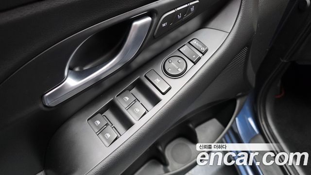 Hyundai i30 2018 — photo 29