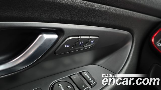 Hyundai i30 2018 — photo 31