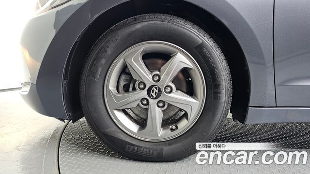 Hyundai AVANTE 2017 — photo 5