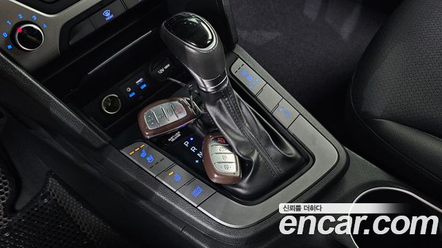 Hyundai AVANTE 2017 — photo 9