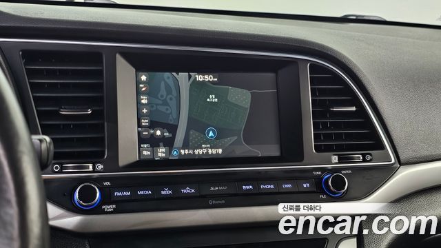 Hyundai AVANTE 2017 — photo 16