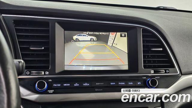 Hyundai AVANTE 2017 — photo 17