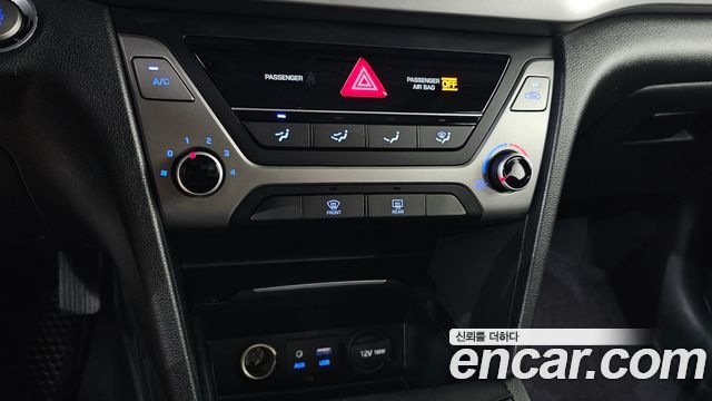 Hyundai AVANTE 2017 — photo 19